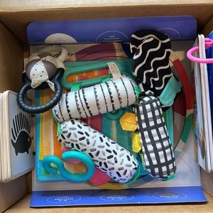 Lovevery The Looker Play Kit Weeks 0-12